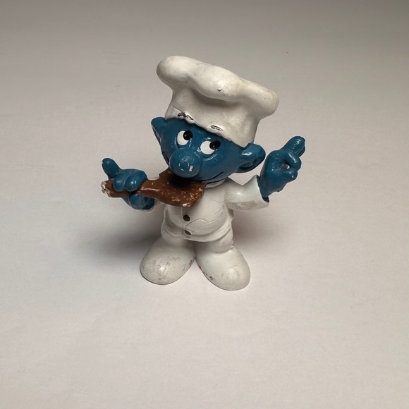 Vintage Baking Smurf Figurine Licking Spoon 1981 Schleich Peyo Portugal - Picture 2 of 9